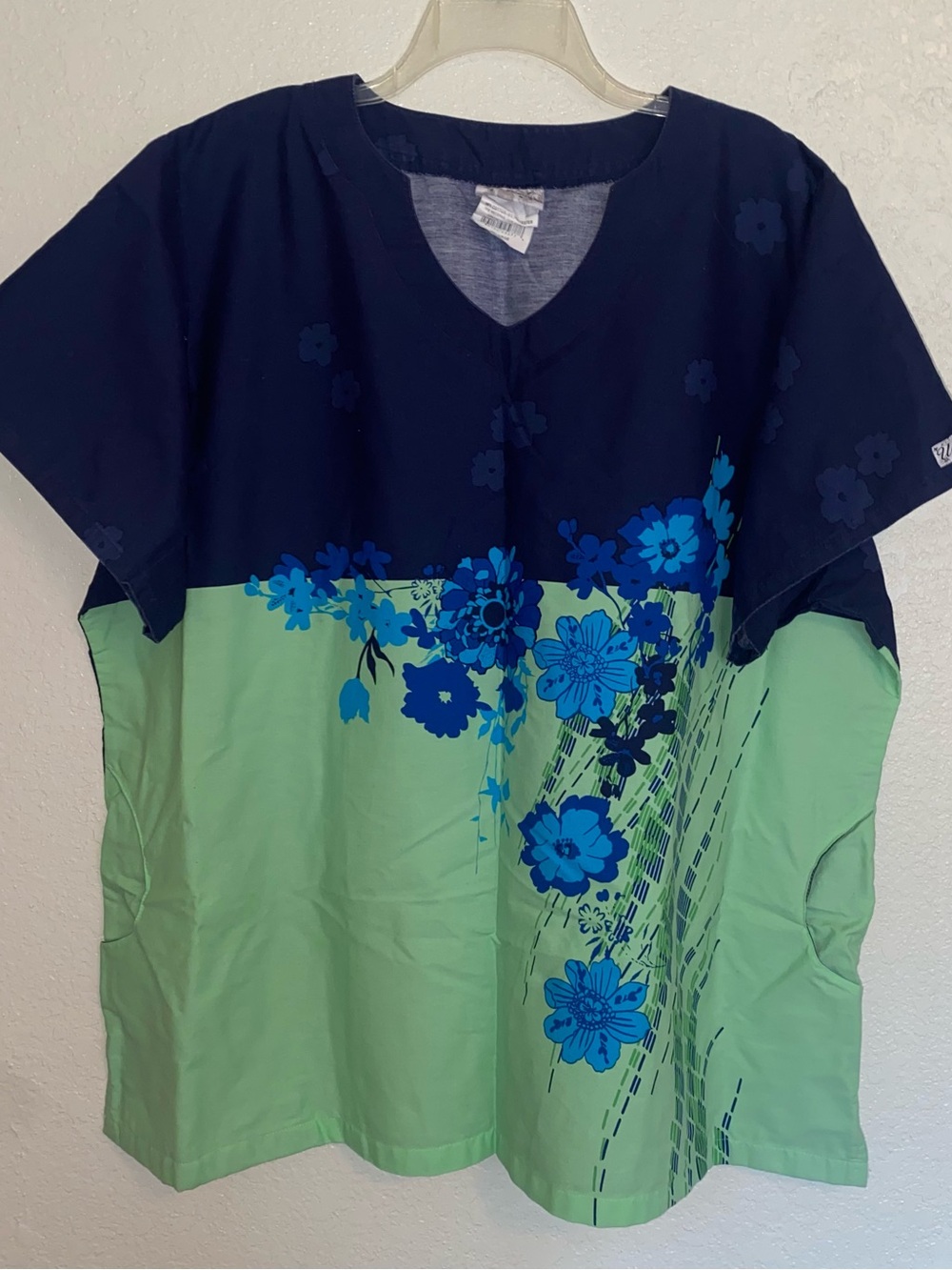 UA Scrub Top 3X Navy and Light Blue Green Floral Pockets